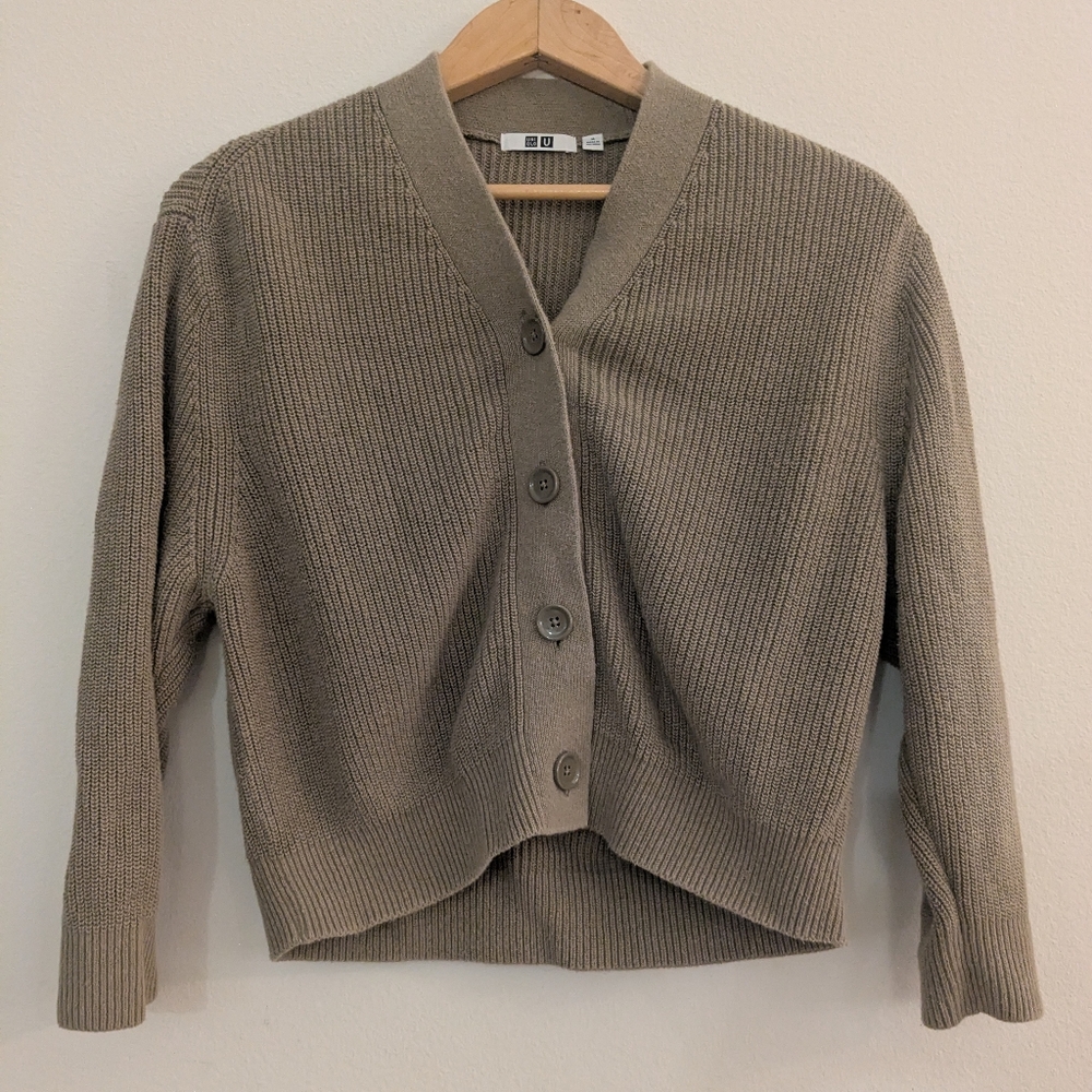 UNIQLO Women's Beige Cardigan Sweater Medium